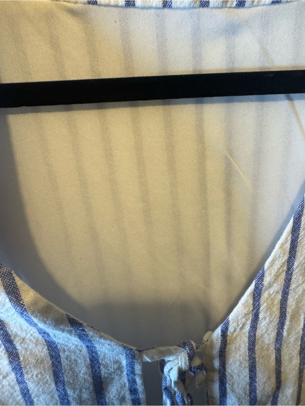 LC Lauren Conrad White and Blue Striped Tie-Front Crop Vest - Picture 5 of 6